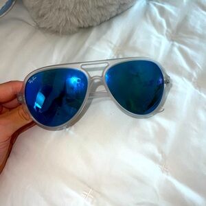 Blue lightweight Ray-Bands